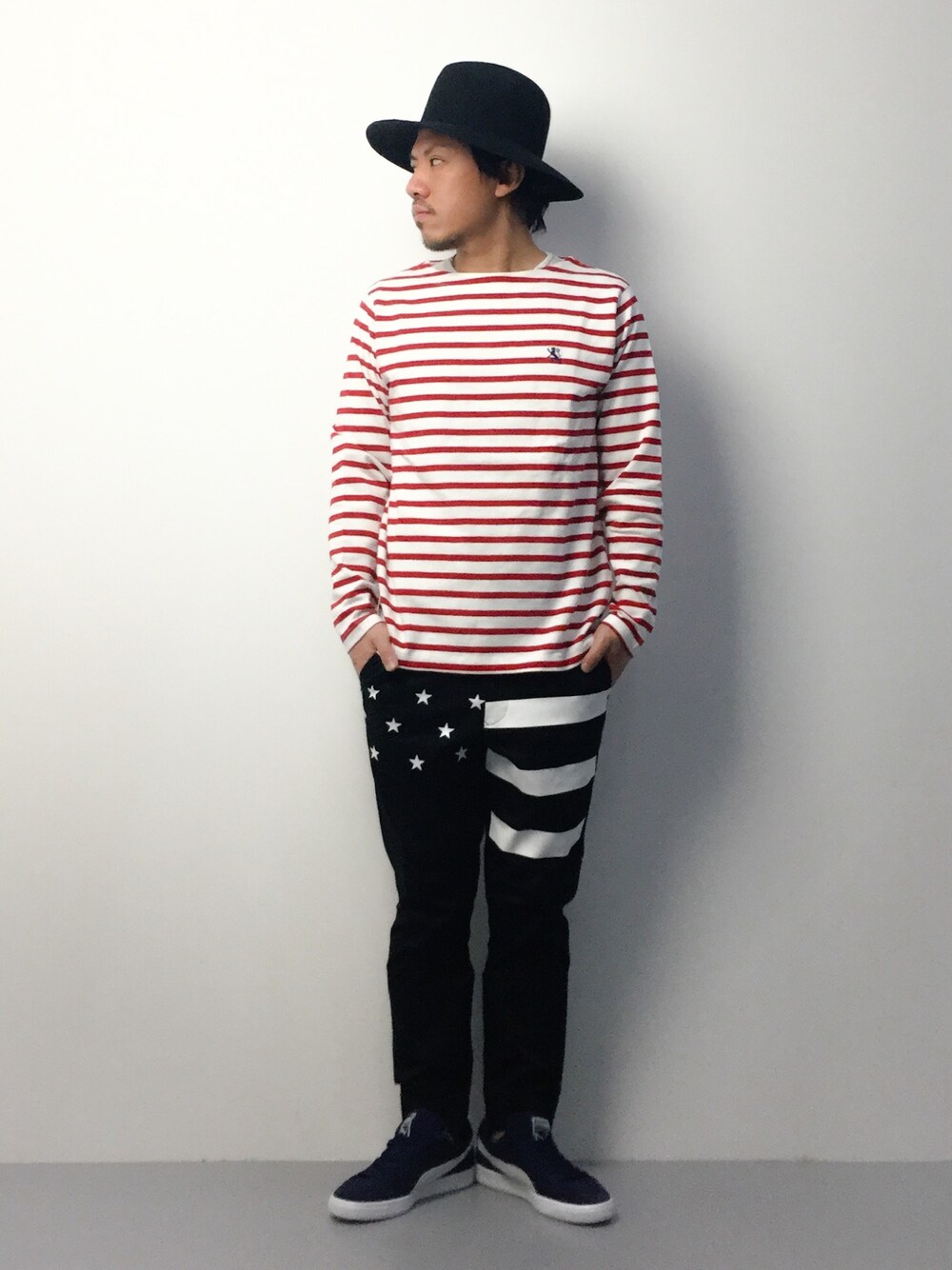 「GIORDANOの[GIORDANO]バスク長袖シャツ（Tシャツ/カットソー、レッド系）」を使った、B-chanさん（メンズ・168cm）の冬コーディネートの1枚目の写真