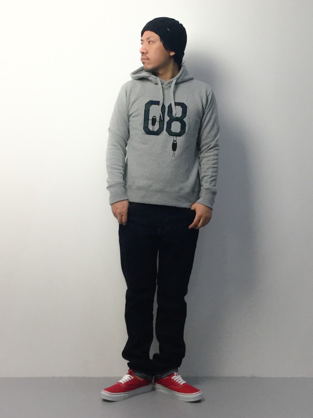 「Design Tshirts Store graniphのチェックパーカー/ナンバリングビューティフルシャドー（パーカー、グレー系）」を使った、B-chanさん（メンズ・168cm）の冬コーディネートの1枚目の写真