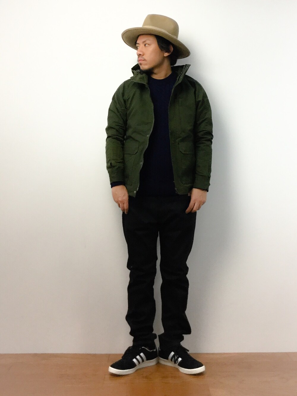 「MagineのN/C GROSGRAIN 2WAY MOUNTAIN PARKA：ナイロン/コットン グログラン 2WAY マウンテンパーカ（マウンテンパーカー、グリーン系）」を使った、B-chanさん（メンズ・168cm）の冬コーディネートの1枚目の写真