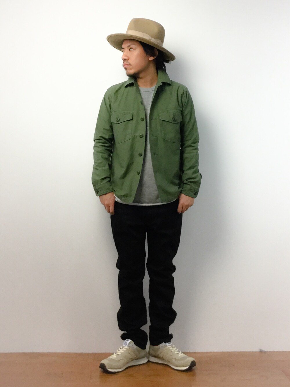 「JOURNAL STANDARD relumeのミリタリーバックサテンCPOシャツ#（シャツ/ブラウス、グリーン系）」を使った、B-chanさん（メンズ・168cm）の冬コーディネートの1枚目の写真