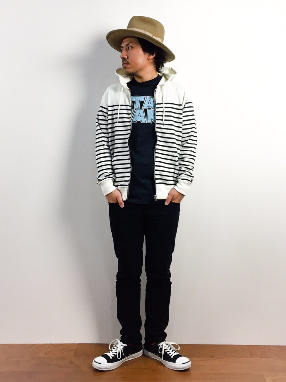 「WEGOのWEGO/パネルボーダージップパーカー（パーカー、ホワイト系）」を使った、B-chanさん（メンズ・168cm）の冬コーディネートの1枚目の写真