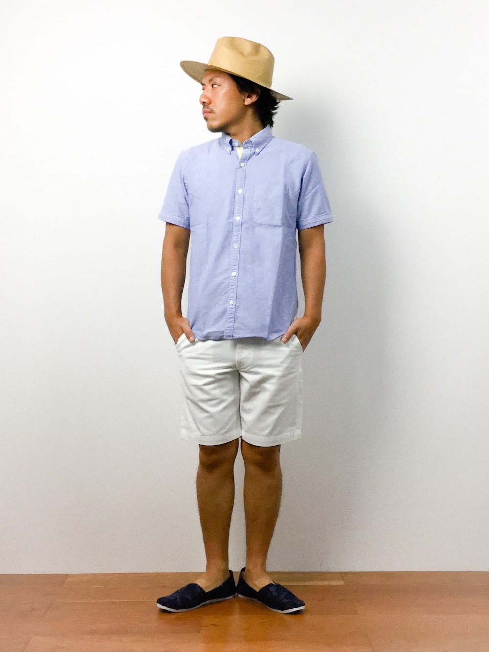 「夏、カモフラ、迷彩、ハット、ラフ、ショーツ、白パンツ、シャツスタイル、リゾートスタイル、サマースタイル」｜「WEGOのWEGO/ワイドブリムペーパーハット（ハット、ベージュ系）」を使った、B-chanさん（メンズ・168cm）の夏コーディネートの1枚目の写真