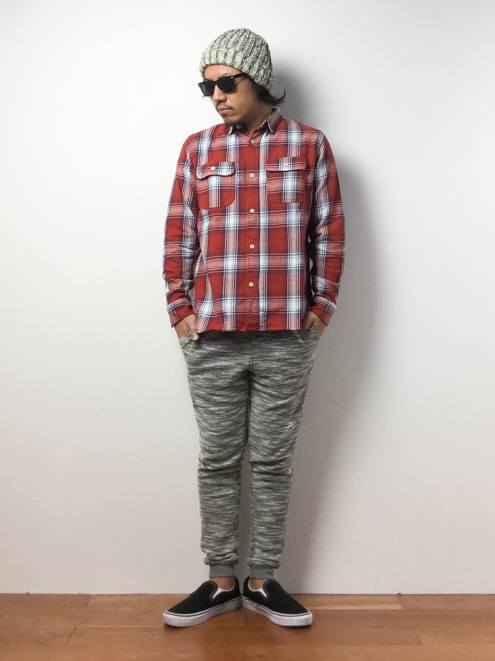 「HIGHLAND 2000のBAYFLOW／【HIGHLAND2000(ハイランド2000)】スラブワッチ（ニットキャップ/ビーニー、ブラウン系）」を使った、B-chanさん（メンズ・166cm）の秋コーディネートの1枚目の写真