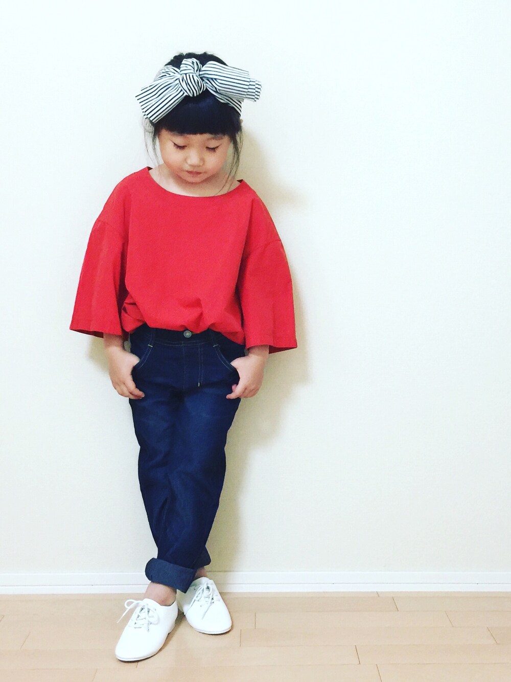 「キッズコーデ、kids、シンプルスタイル、赤、女の子」｜「UNIQLOのアイテム（シャツ/ブラウス、レッド系）」を使った、Rtomoさん（キッズ・110cm）の夏コーディネートの1枚目の写真