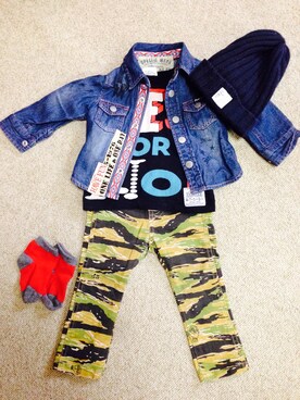 「F.O.KIDS（エフオーキッズ）のアイテム（Tシャツ/カットソー、ブラック系）」を使った、リアーナさん（キッズ・120cm）の春コーディネート