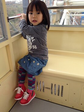 「西松屋（ニシマツヤ）のアイテム（Tシャツ/カットソー、グレー系）」を使った、リアーナさん（キッズ・120cm）の春コーディネート
