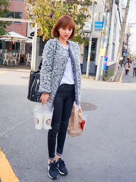 「オールグレー」｜「アイテム（デニムパンツ）」を使った、jihyun_imvelyさん（レディース・163cm）の秋コーディネート