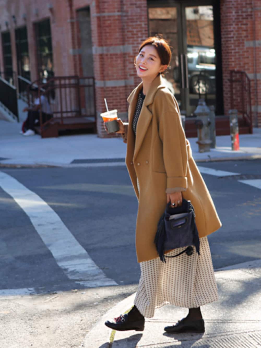 「秋のコーデ、キャメル、ラフ、きれいめカジュアル、ootd、シンプルコーデ、マキシ丈ワンピース、オトナカジュアル、韓国ファッション、imvely」｜「imvelyのVELYプレミアムウールコート（ステンカラーコート、ブラウン系）」を使った、jihyun_imvelyさん（レディース・163cm）の秋コーディネートの1枚目の写真