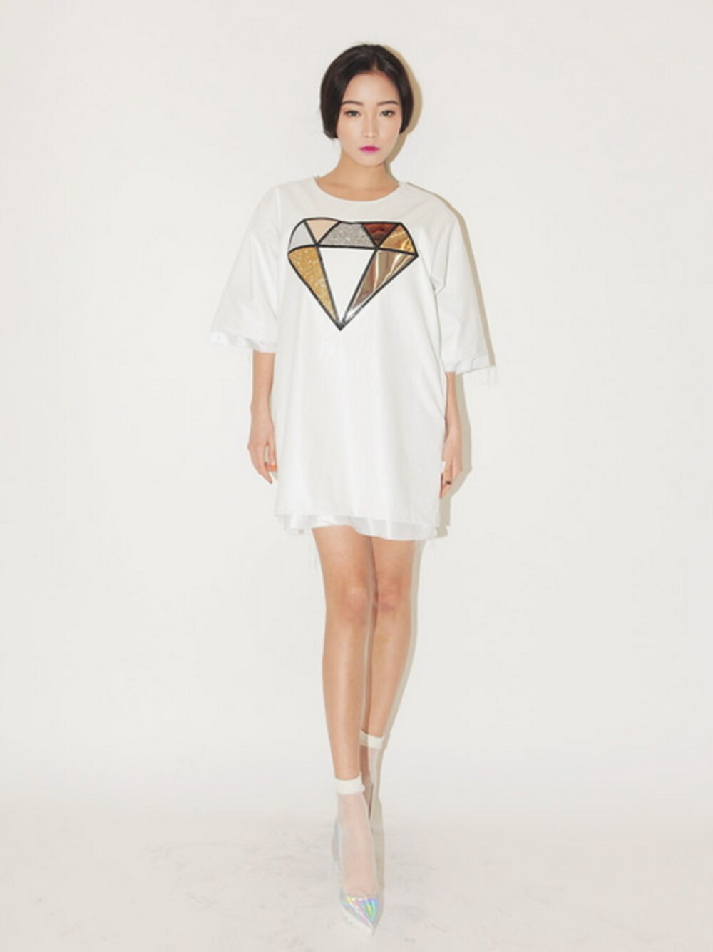 「レザー、ホワイト、 ワンピース」｜「STYLENANDAのレザーダイヤパッチワンピース（ワンピース、ブラック系）」を使った、STYLENANDAさん（レディース・162cm）の春コーディネートの1枚目の写真