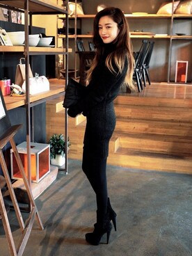 「黒タートルネック」｜「アイテム（口紅/リップティント/グロス）」を使った、STYLENANDAさん（レディース・166cm）の冬コーディネート