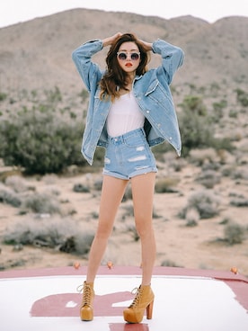 デニムジャケットを使った「ダメージデニムパンツ」のレディース人気