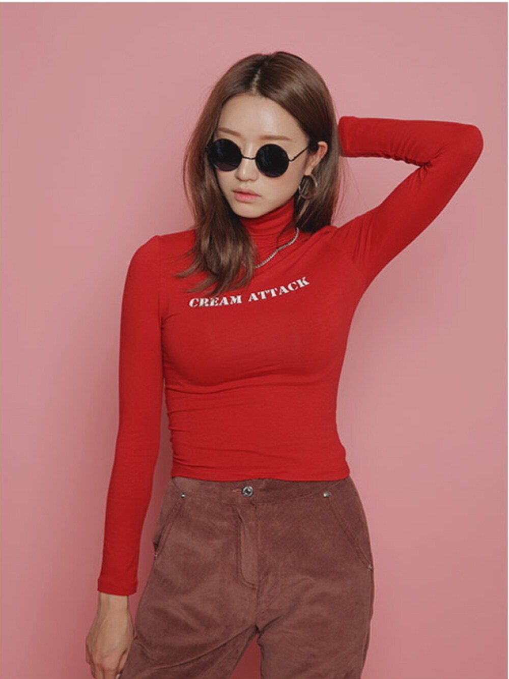 レッド系のその他を着用したレディースの秋コーディネートの1枚目の写真