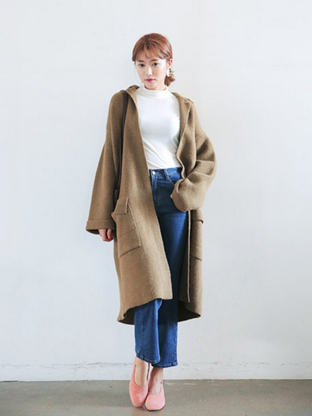 グリーン系のその他を着用したレディースの秋コーディネートの1枚目の写真