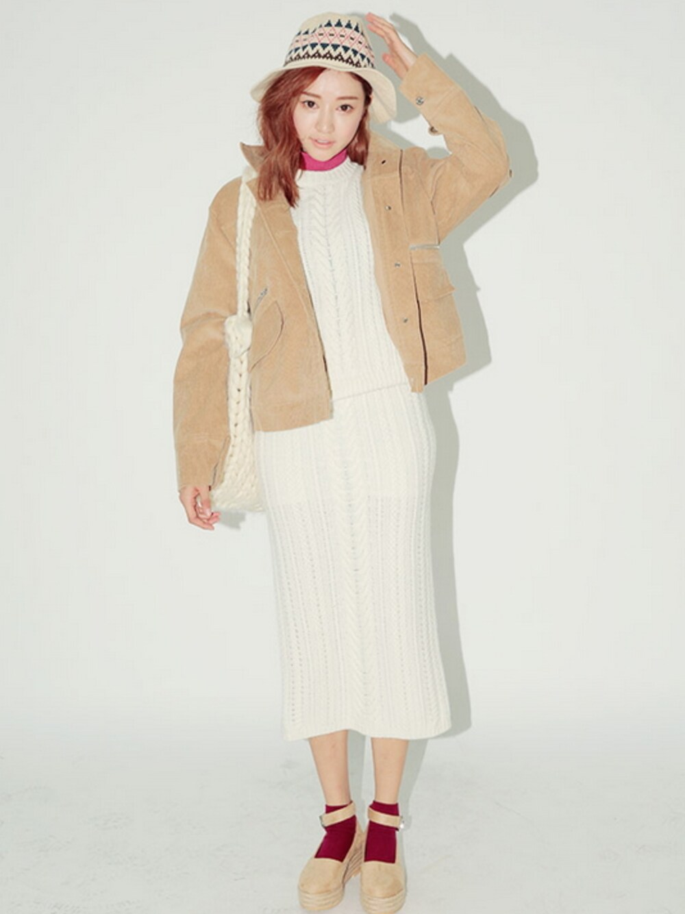 ブルー系のその他を着用したレディースの秋コーディネートの1枚目の写真