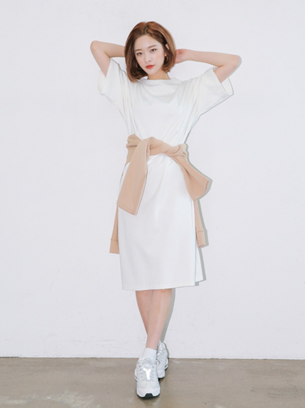 ブルー系のその他を着用したレディースの春コーディネートの1枚目の写真