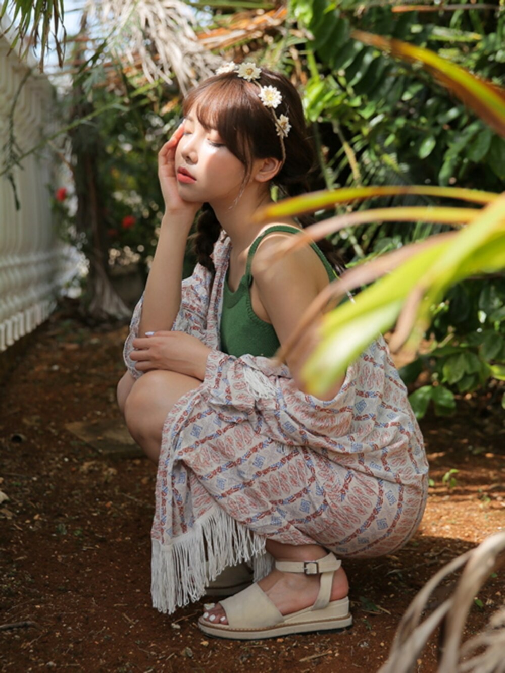 「ヘアバンド、 Stylenanda、 ガウン、 ニット、水着、 夏、 サンダル、 ビキニ、 ビーチスタイル、ワンピース水着」｜「フリンジヘムエスニック柄ガウン（その他アウター、ブルー系）」を使った、STYLENANDAさん（レディース・164cm）の夏コーディネートの1枚目の写真