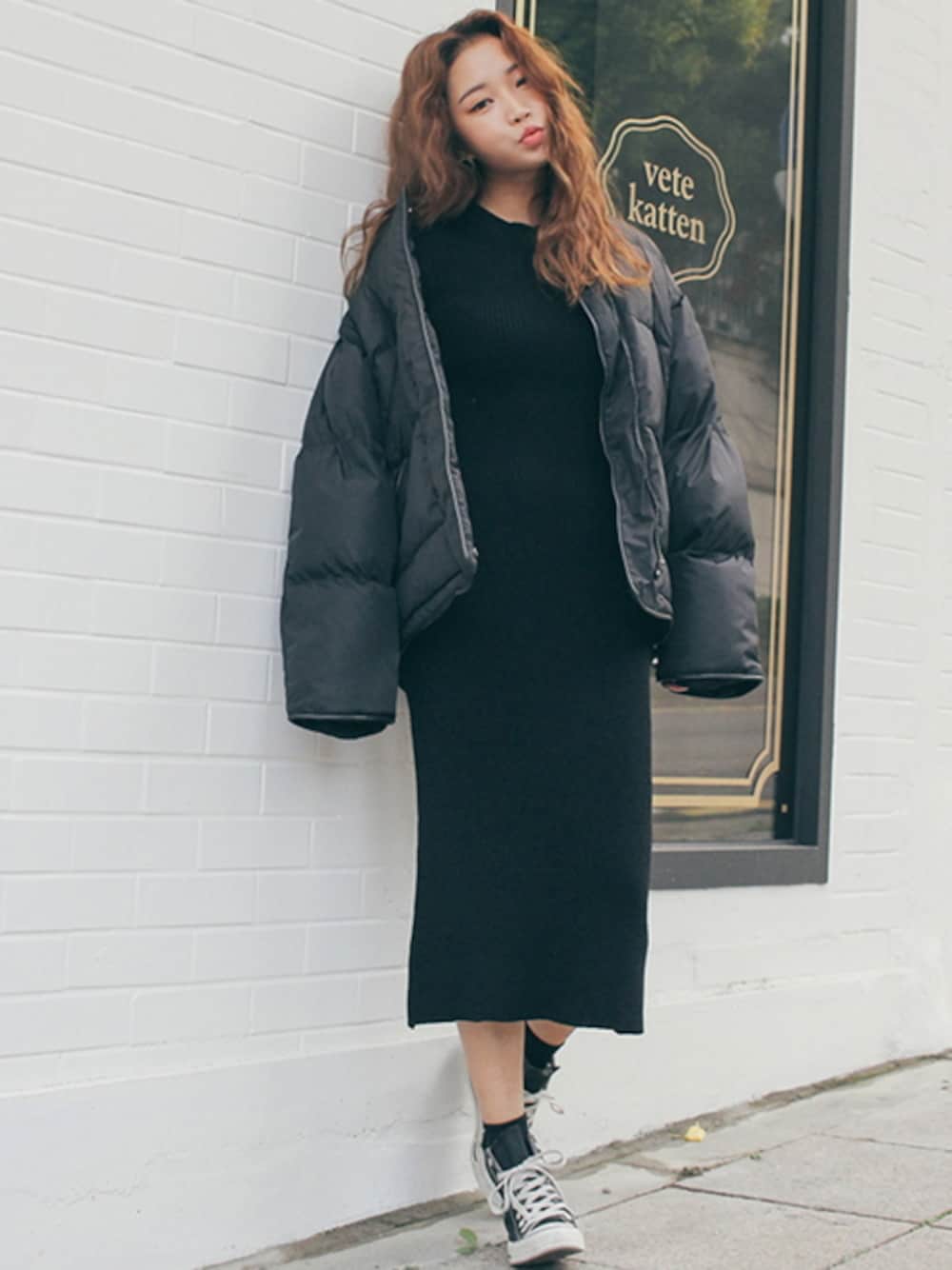 ブラック系のその他を着用したレディースの秋コーディネートの1枚目の写真