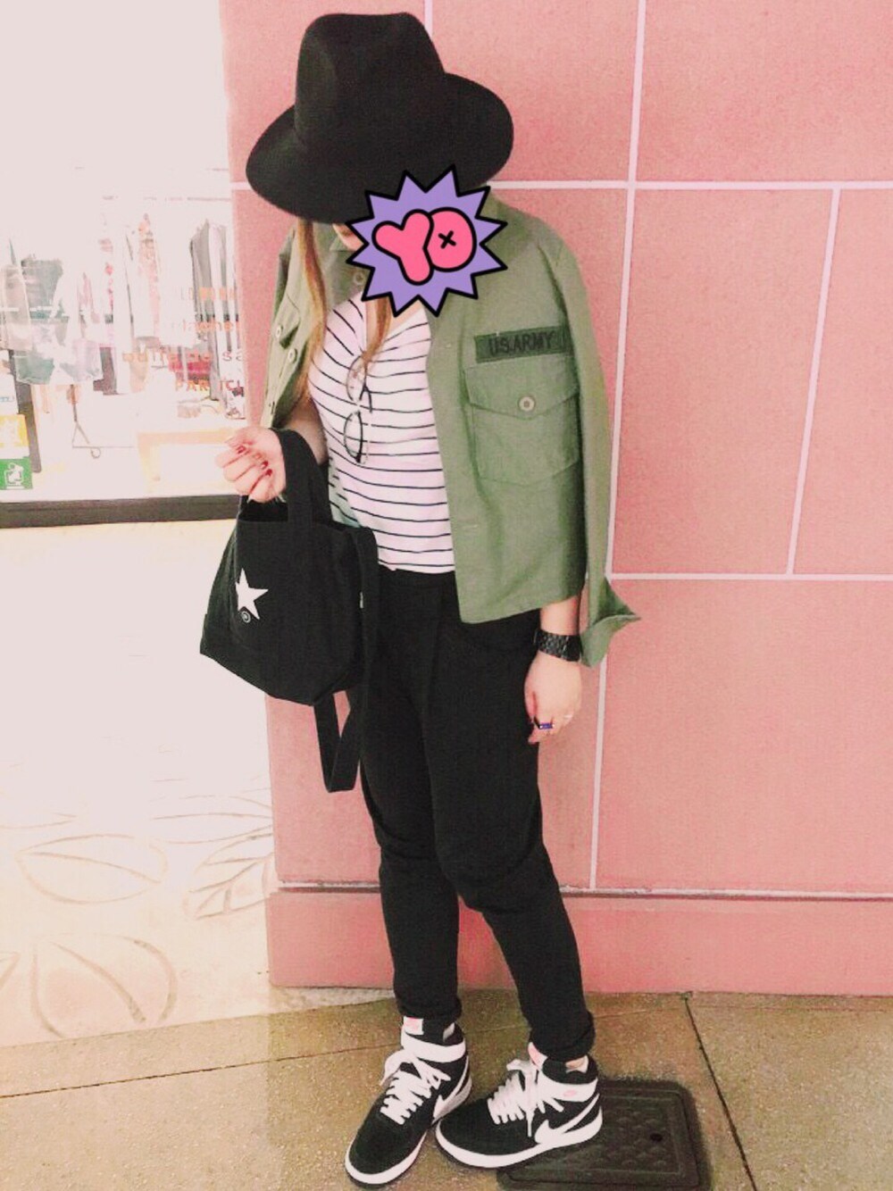 「プチプラコーデ、coca、AZUL by moussy、H&M、カジュアル、ミリタリーシャツ、ナイキ、ナイキスニーカー、エアフォースワン、ラフ」｜「coca（coca）の大人のスウェットジョッパーズパンツ（その他パンツ、ブラック系）」を使った、Mi-ppさん（レディース・166cm）の秋コーディネートの1枚目の写真