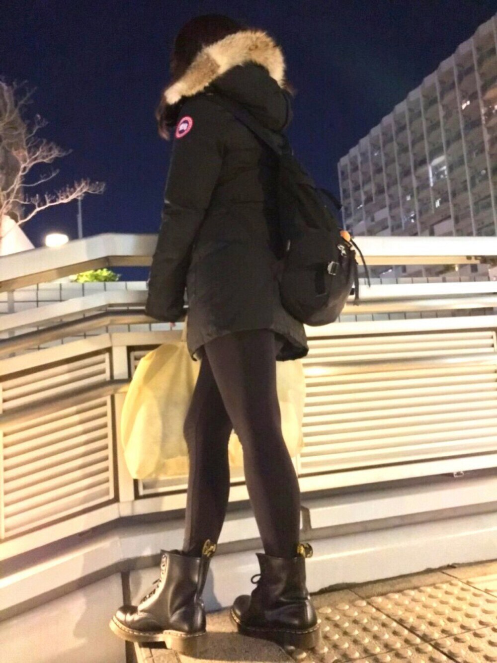 「カナダグーす、CANADA GOOSE、マキャベリック、MAKAVELIC、ドクターマーチン、Dr.Martens、強風、ヴィーナスフォート、SLY」｜「CANADA GOOSEの【CANADA GOOSE/カナダグース】 ダウン BRONTE#（ダウンジャケット/コート、ブラック系）」を使った、Mi-ppさん（レディース・166cm）の冬コーディネートの1枚目の写真