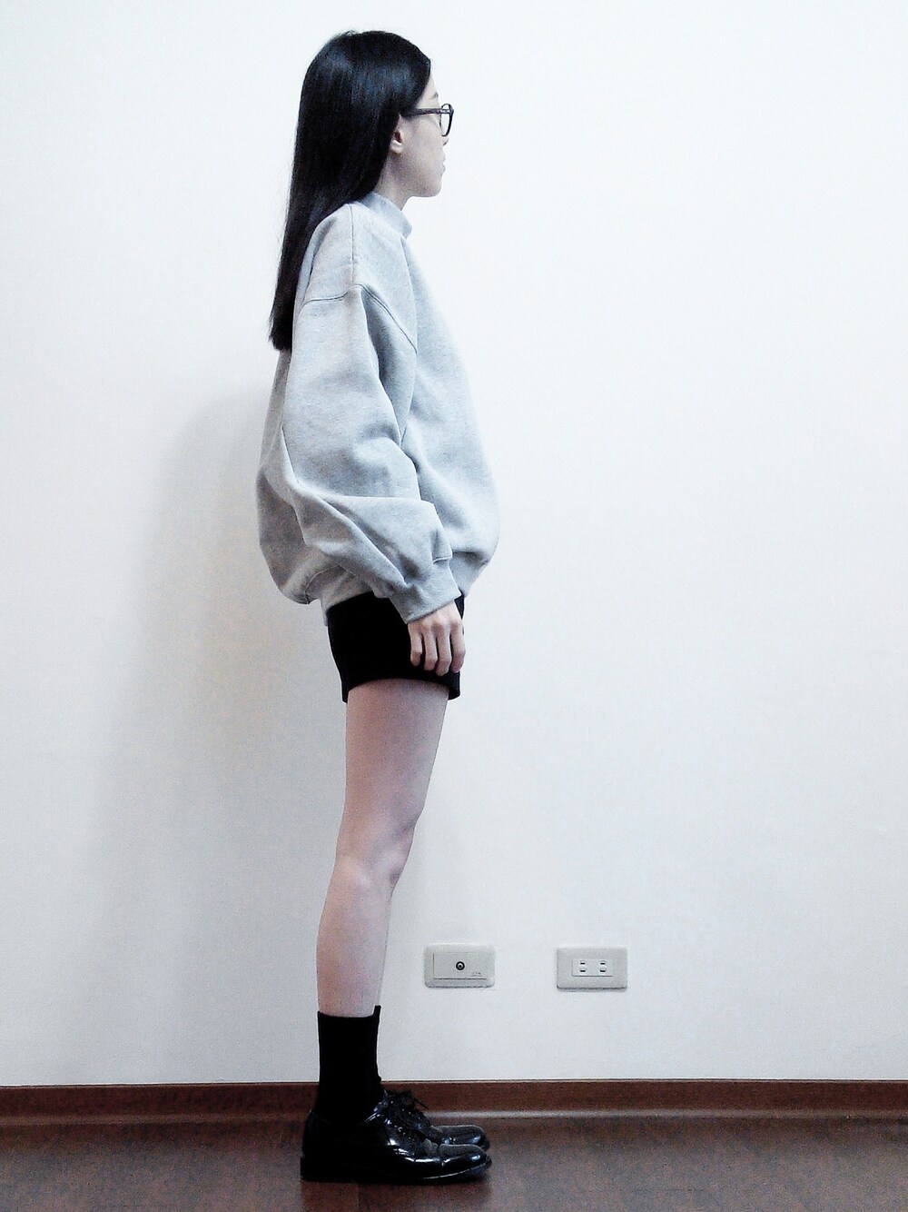 「YUKETENのアイテム（その他シューズ、ブラック系）」を使った、侯さん（レディース・160cm）の冬コーディネートの1枚目の写真