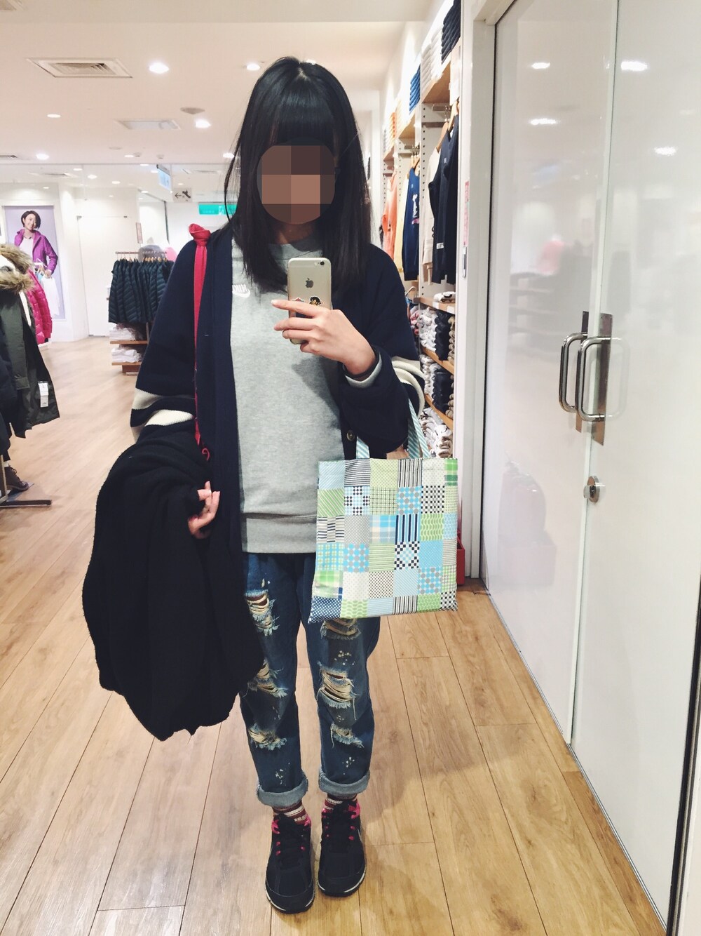 「Taiwan、TAIPEI、UNIQLO、NIKE、GIORDANO、maskingtape、CASIO」｜「NIKEのアイテム（その他トップス、グレー系）」を使った、peijyunさん（レディース・161cm）の冬コーディネートの1枚目の写真