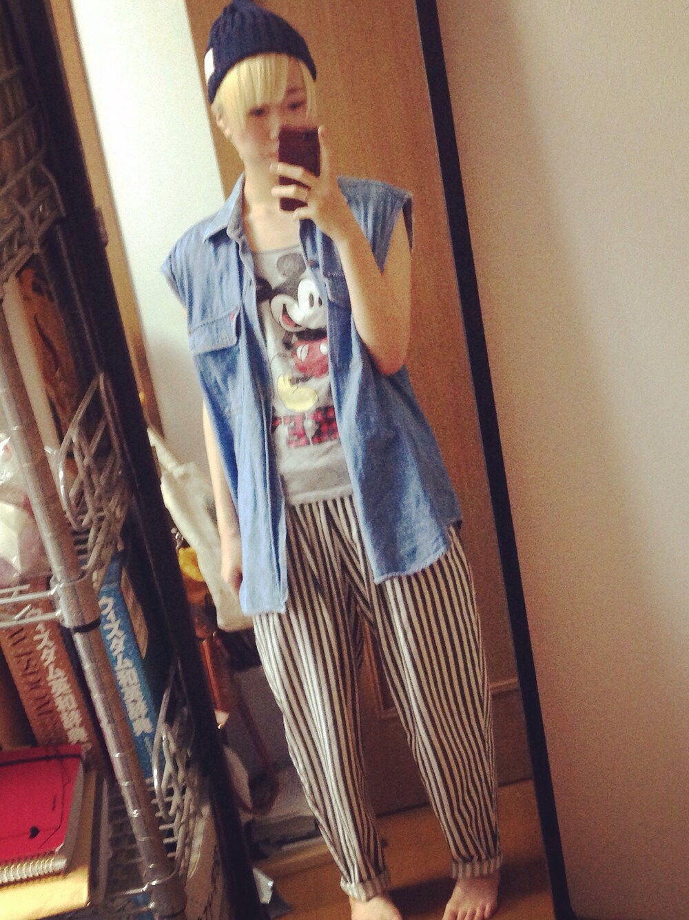 「ストライプ、ニット帽、ミッキーT、デニムシャツ、金髪ショート」｜「small change(古着屋)のアイテム（その他パンツ、ブルー系）」を使った、い る かさん（レディース・162cm）の夏コーディネートの1枚目の写真