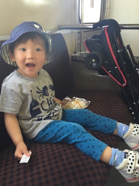 「西松屋（ニシマツヤ）のアイテム（Tシャツ/カットソー、グレー系）」を使った、ソーマスさん（キッズ）の春コーディネート