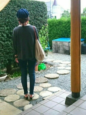 「切りっぱなしデニム」｜「アイテム（ハンチング/ベレー帽）」を使った、harunaさん（レディース・160cm）の秋コーディネート