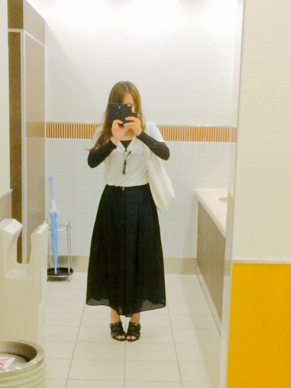 「大学生、ガウチョパンツ、シンプル、7月」｜「EGOISTのアイテム（財布/小物、ブラック系）」を使った、BELLEさん（レディース・152cm）の夏コーディネートの1枚目の写真