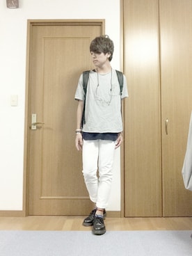 「黒リュック」｜「アイテム（チノパンツ）」を使った、キノさん（メンズ・176cm）の夏コーディネート