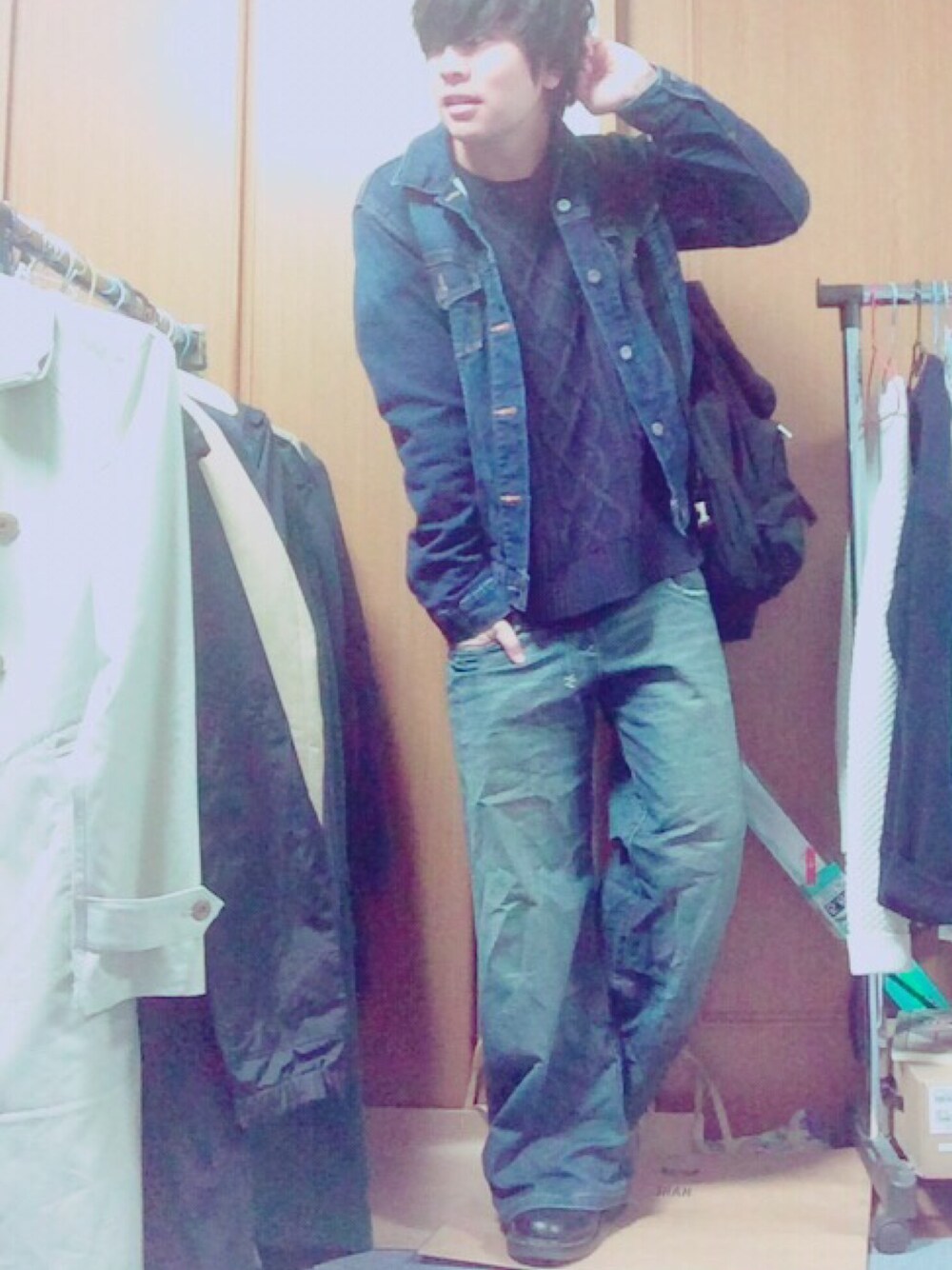 「デニムオンデニム、デニムジャケット、黒リュック、ケーブルニット、ワイドパンツ」｜「BEAUTY&YOUTH UNITED ARROWSの＜MT×LEE＞∴ストレッチ/デニム Riders（デニムジャケット、ブルー系）」を使った、キノさん（メンズ・174cm）の秋コーディネートの1枚目の写真