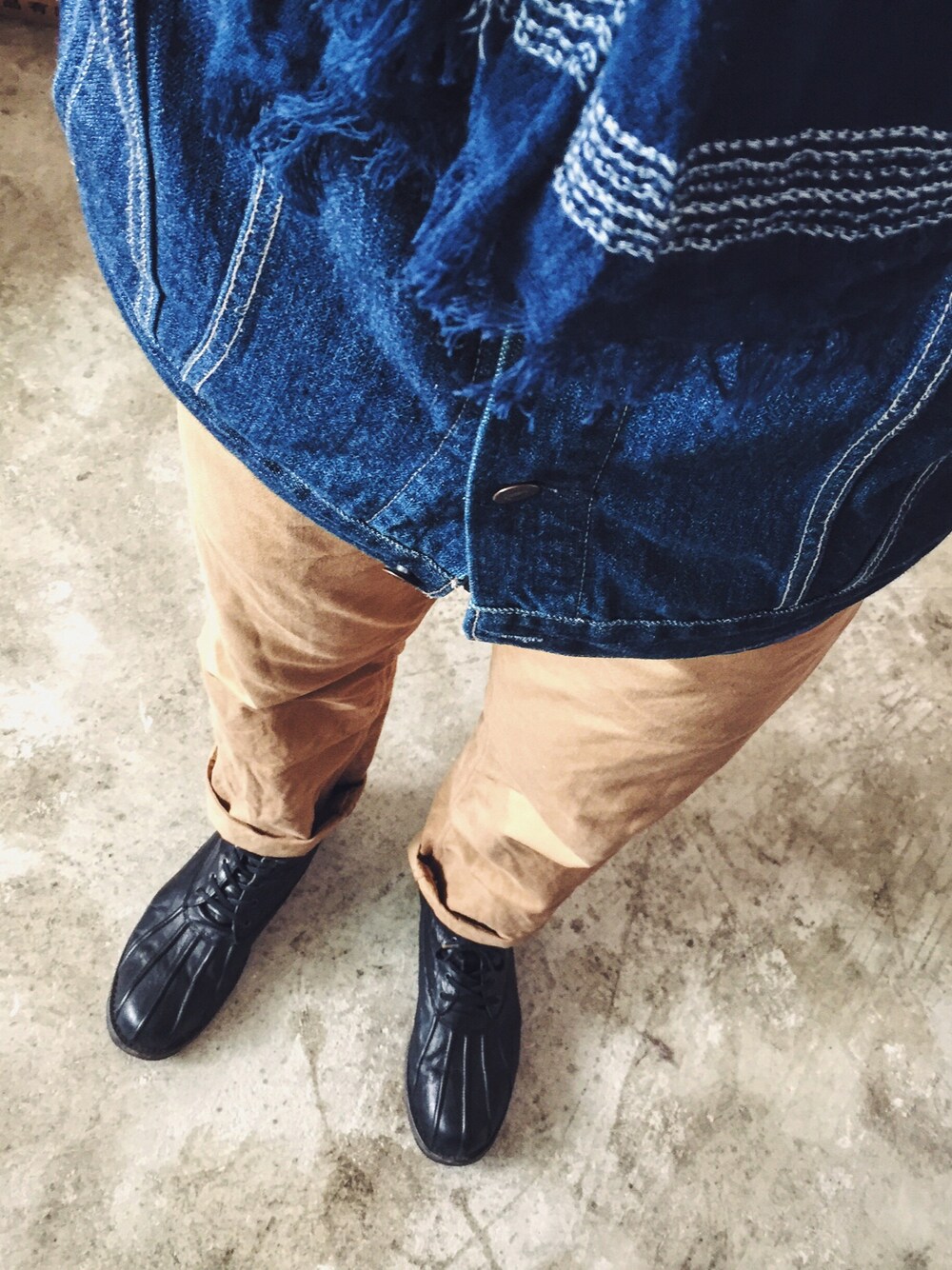 「Levi'sのアイテム（デニムジャケット、ブルー系）」を使った、RexWooさん（メンズ・175cm）の春コーディネートの1枚目の写真