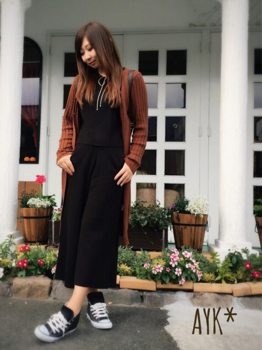 「秋、ロングカーディガン、コンバース、セットアップ、ラリエット」｜「ENVYMの風強すぎ😂💓（カーディガン/ボレロ、ブラウン系）」を使った、ayk*さん（レディース・160cm）の秋コーディネートの1枚目の写真