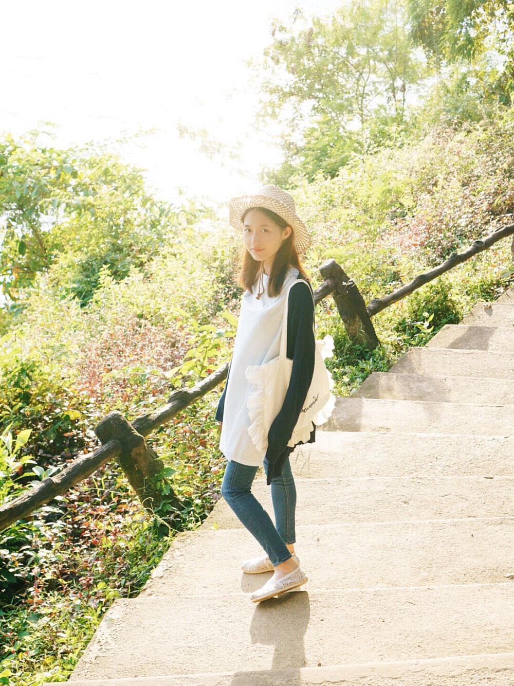 「vintage、COS、UNIQLO、泰国、甲米、holiday」｜「UNIQLOのアイテム（デニムパンツ、ブルー系）」を使った、metaylor🐇さん（レディース・162cm）の冬コーディネートの1枚目の写真