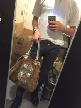 「muta（ムータ）のアイテム（バッグ）」を使った、田中卓敬さん（メンズ・173cm）の秋コーディネート