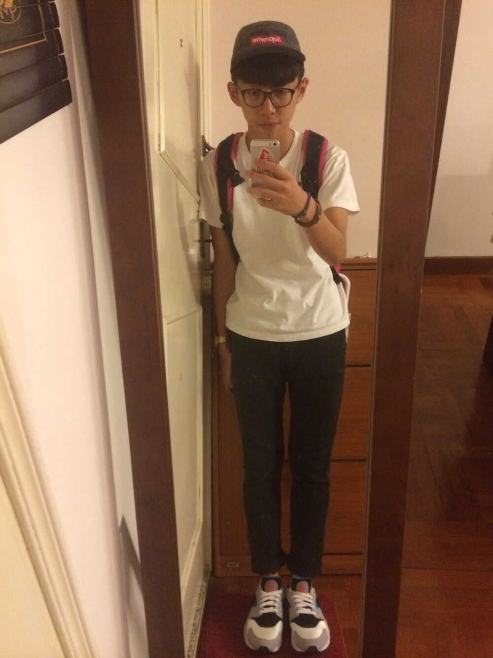 「Hong Kong、HOME、causal」｜「Supreme のアイテム（その他ヘアアクセサリー、グレー系）」を使った、_ccchrisさん（メンズ・170cm）の夏コーディネートの1枚目の写真