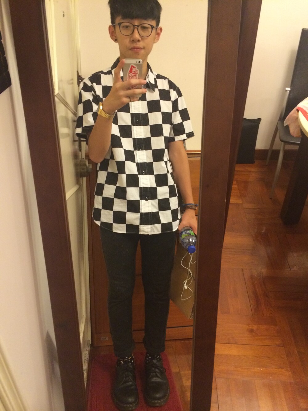 「Hong Kong、teenager、boy、HOME」｜「STUSSYのアイテム（シャツ/ブラウス、ブラック系）」を使った、_ccchrisさん（メンズ・170cm）の夏コーディネートの1枚目の写真