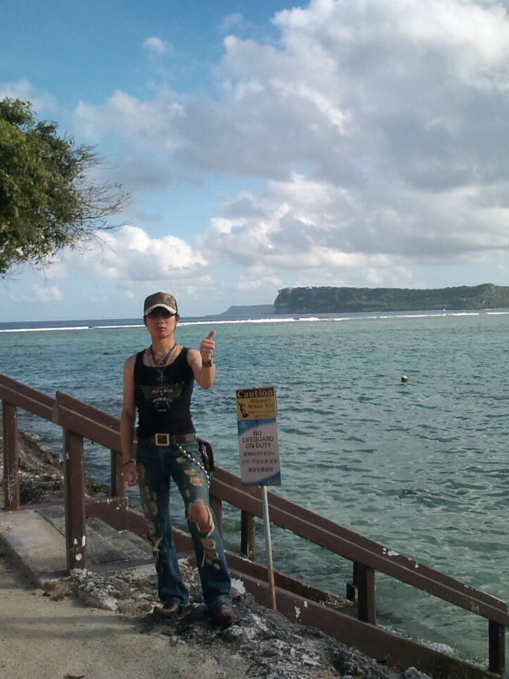 「hardrockcafe、Guam」｜「ikkaのIkka Cap（キャップ、ブラウン系）」を使った、Yosukeさん（メンズ・165cm）の夏コーディネートの1枚目の写真
