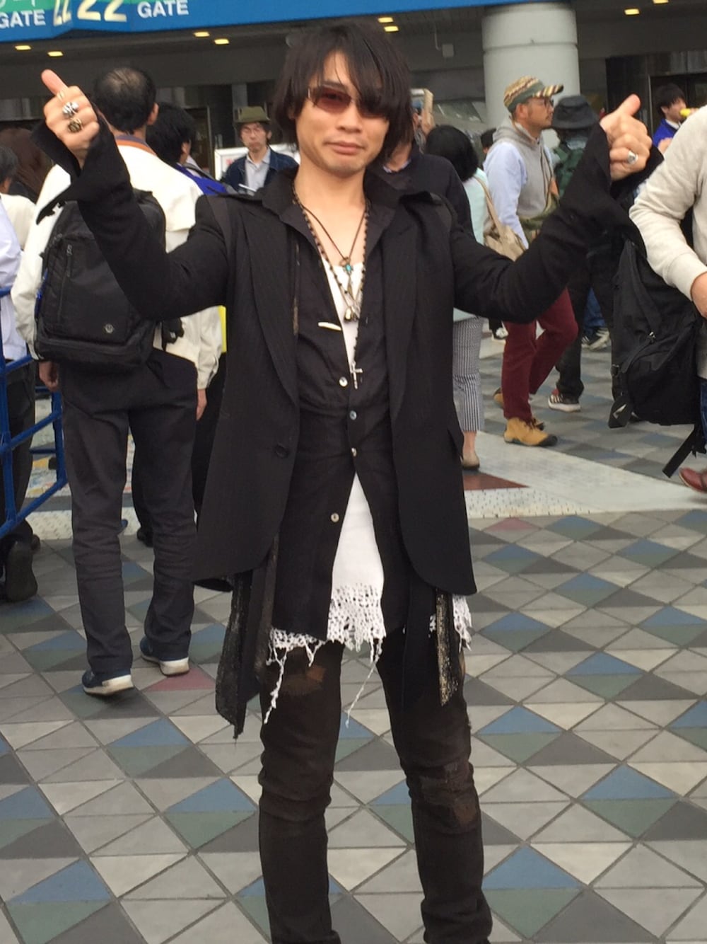 「IF SIX WAS NINE、POLICE、14th Addiction、ROYAL FLASH」｜「14th Addictionの14th Addiction / Pants（デニムパンツ、ブラック系）」を使った、Yosukeさん（メンズ・165cm）の春コーディネートの1枚目の写真