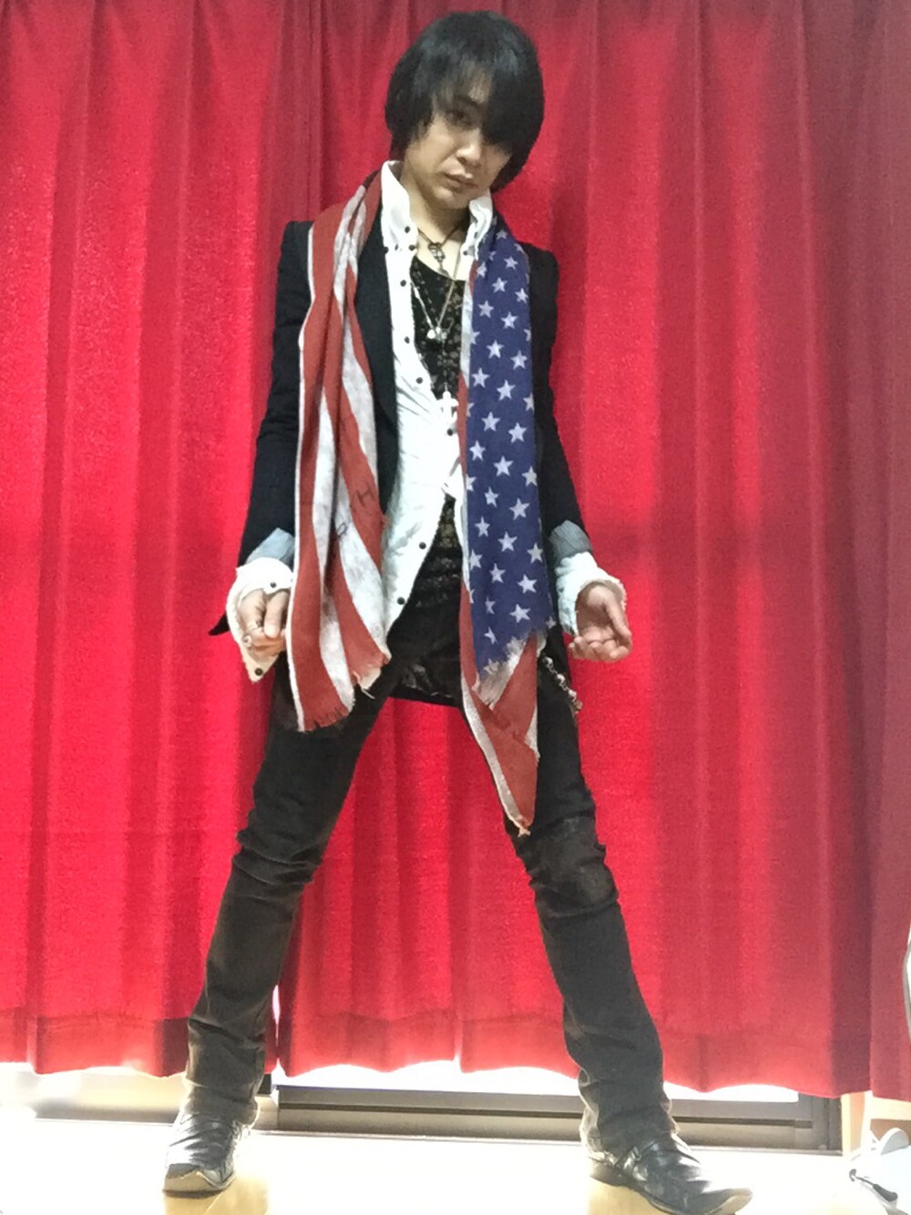 「IF SIX WAS NINE、L.G.B.、14th Addiction、HYDROGEN」｜「HYDROGENのHYDROGEN / Stole（ストール/ショール、その他）」を使った、Yosukeさん（メンズ・165cm）の春コーディネートの1枚目の写真