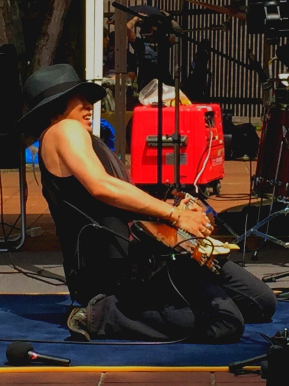 「IF SIX WAS NINE、L.G.B.、AVATAR 、hat、vest、guitar、summer、summer style、GIBSON、Firebird」｜「CASTANOのCASTANO / Hat（ハット、ブラック系）」を使った、Yosukeさん（メンズ・165cm）の秋コーディネートの1枚目の写真
