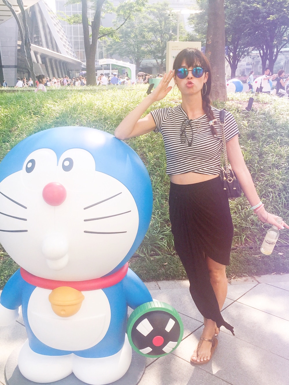 「quayのアイテム（サングラス、ブルー系）」を使った、Justine Kuriharaさん（レディース・170cm）の夏コーディネートの1枚目の写真
