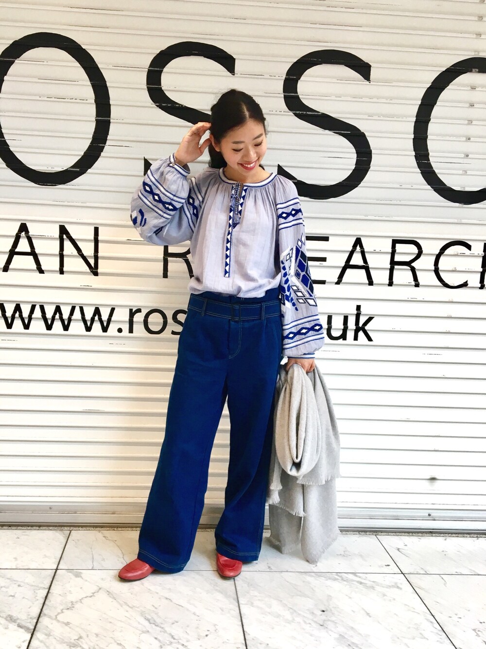 「ROSSO、rossokyotoporta」｜「AERONのアイテム（デニムパンツ、ブルー系）」を使った、takagiさん（レディース・163cm）の秋コーディネートの1枚目の写真