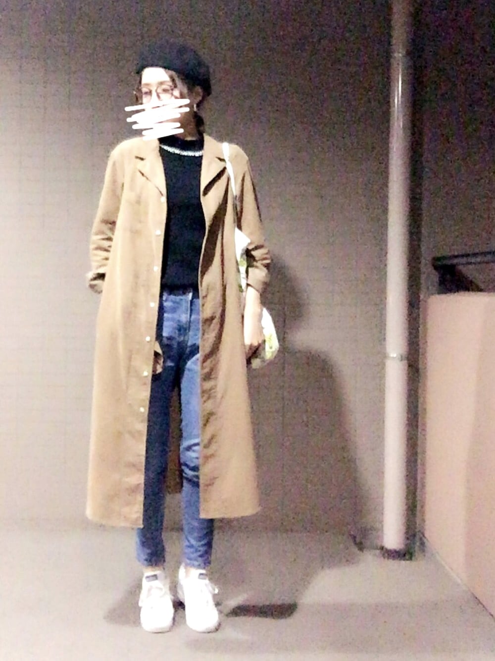 「オトナ女子、スニーカー、UNIQLO、コーデュロイロングシャツ、秋のコーデ、ベレー帽、ベレー帽×メガネ、シンプル、カジュアル」｜「passage mignon/flaneurのベーシックベレー帽（ハンチング/ベレー帽、ブラック系）」を使った、Chirurunさん（レディース・162cm）の秋コーディネートの1枚目の写真