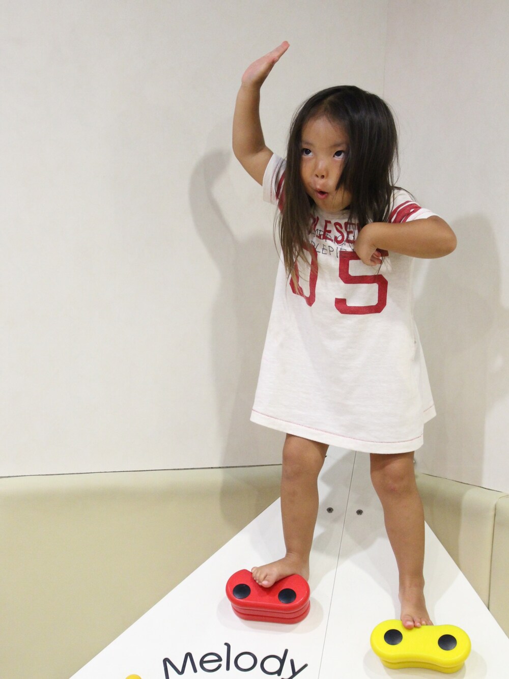 「ワンピース、変顔、猿」｜「REDDY APPLESEEDのアイテム（ワンピース、ホワイト系）」を使った、＊M&M＊さん（キッズ・90cm）の秋コーディネートの1枚目の写真