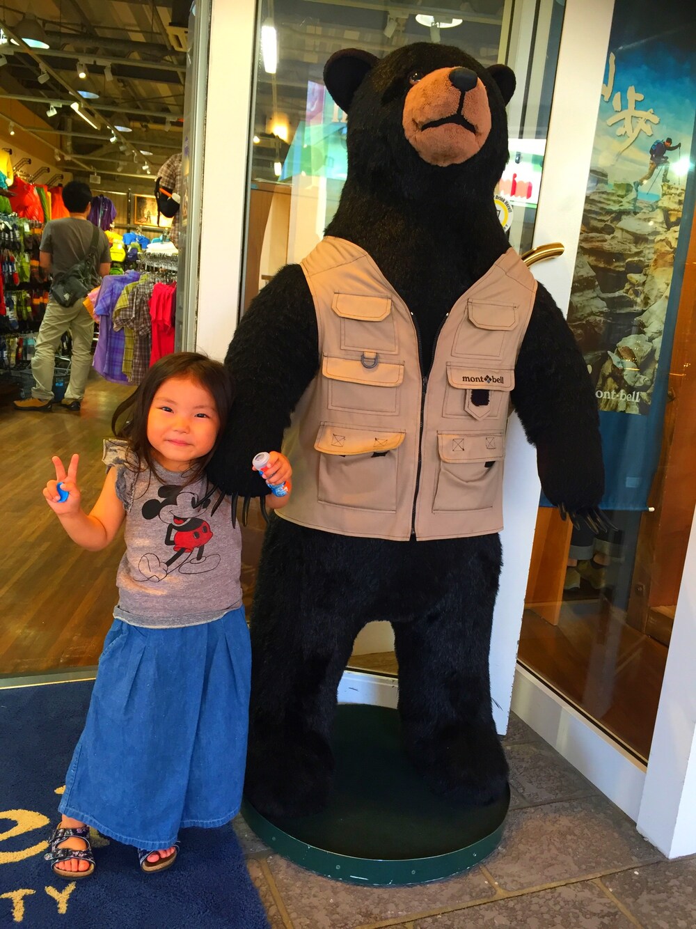 「キッズコーデ、女の子、kids、ミッキー、ミッキーマウス、DENIM DUNGAREE、denimondenim、gotoHollywood」｜「DENIM DUNGAREEのアイテム（Tシャツ/カットソー、グレー系）」を使った、＊M&M＊さん（キッズ・100cm）の夏コーディネートの1枚目の写真