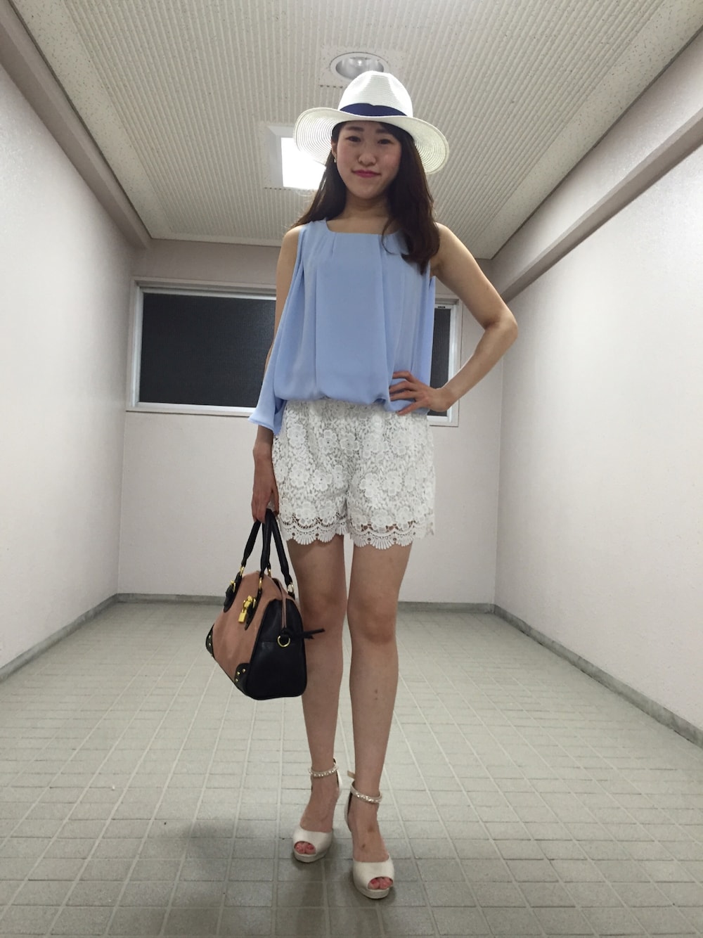 「夏、カジュアル、CECIL McBEE、MERCURYDUO(MERCURYDUO)」｜「CECIL McBEEのアイテム（スラックス、ホワイト系）」を使った、Rena Hiraguchiさん（レディース・160cm）の夏コーディネートの1枚目の写真