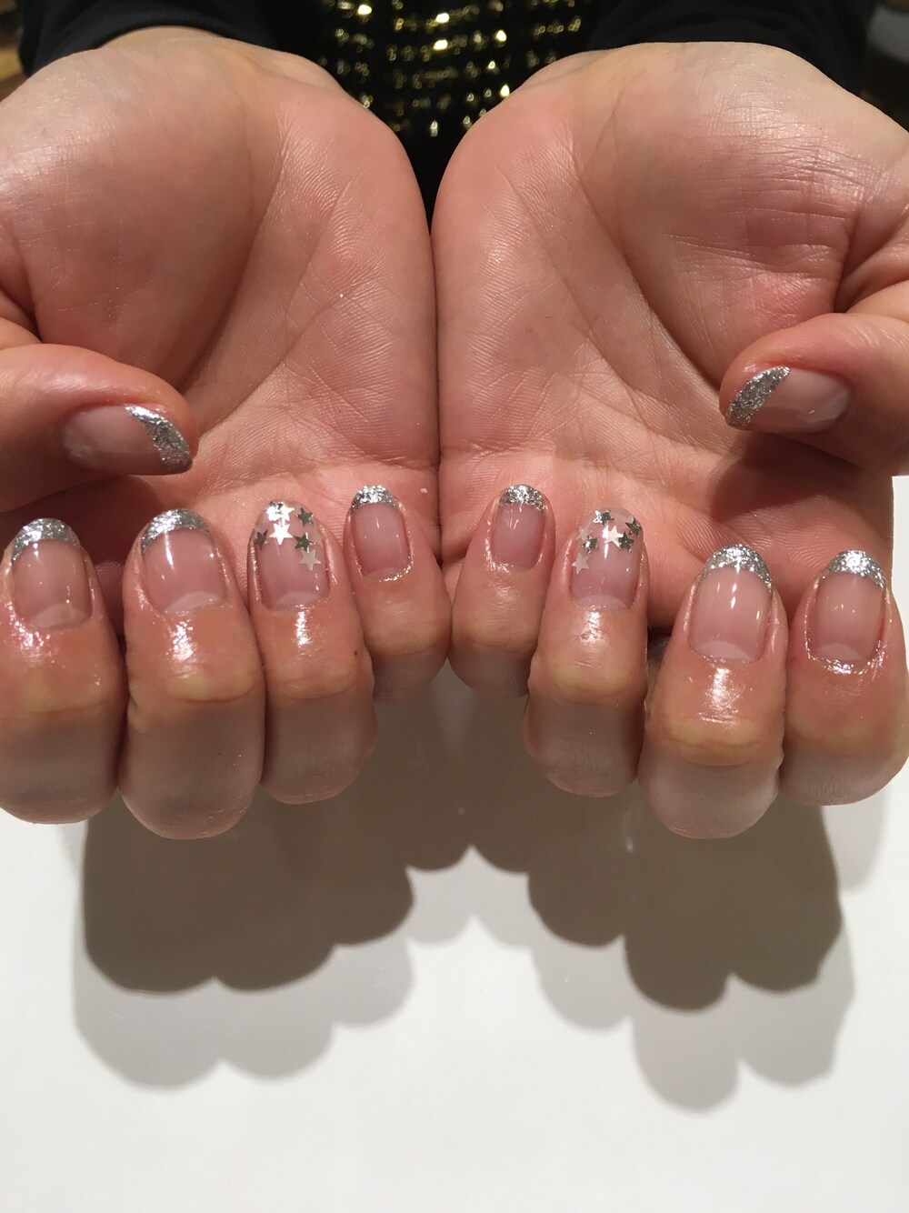 「シンプルネイル、ネイル、シルバーラメ、シルバー、星、ホログラム」｜「参考画像のアイテム（その他、シルバー系）」を使った、mAcoさん（レディース・156cm）の春コーディネートの1枚目の写真