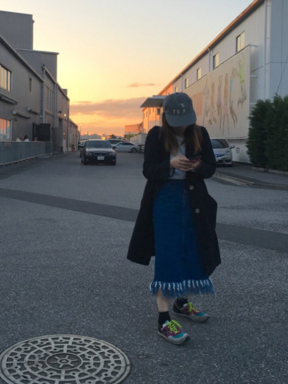 「クラブ、キャップ、スカート、New Balance、きりっぱなし、無印良品、白Tシャツ」｜「NEW BALANCEのアイテム（スニーカー、その他）」を使った、mAcoさん（レディース・156cm）の春コーディネートの1枚目の写真