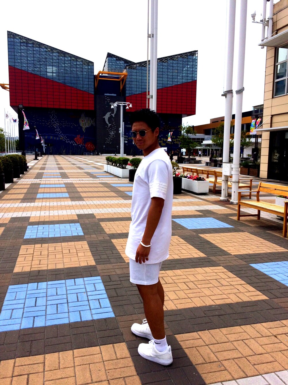 「PUBLISHのメンズ パブリッシュ Tシャツ PUBLISH Santi（Tシャツ/カットソー、ホワイト系）」を使った、Yukiさん（メンズ・175cm）の夏コーディネートの1枚目の写真